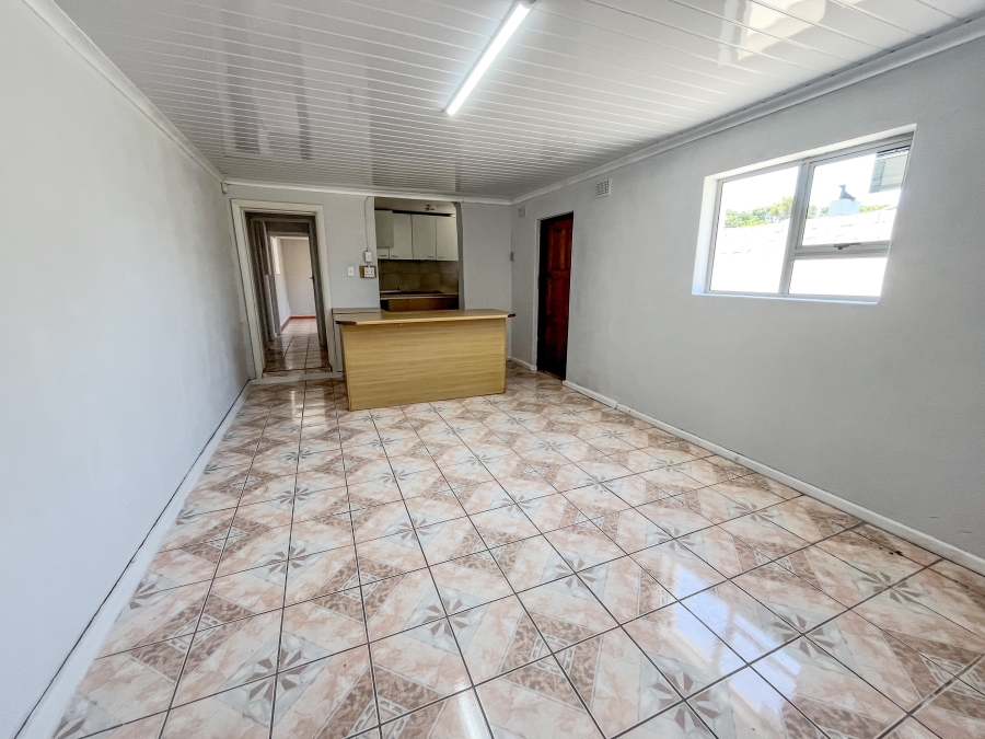 To Let 3 Bedroom Property for Rent in Thornton Western Cape